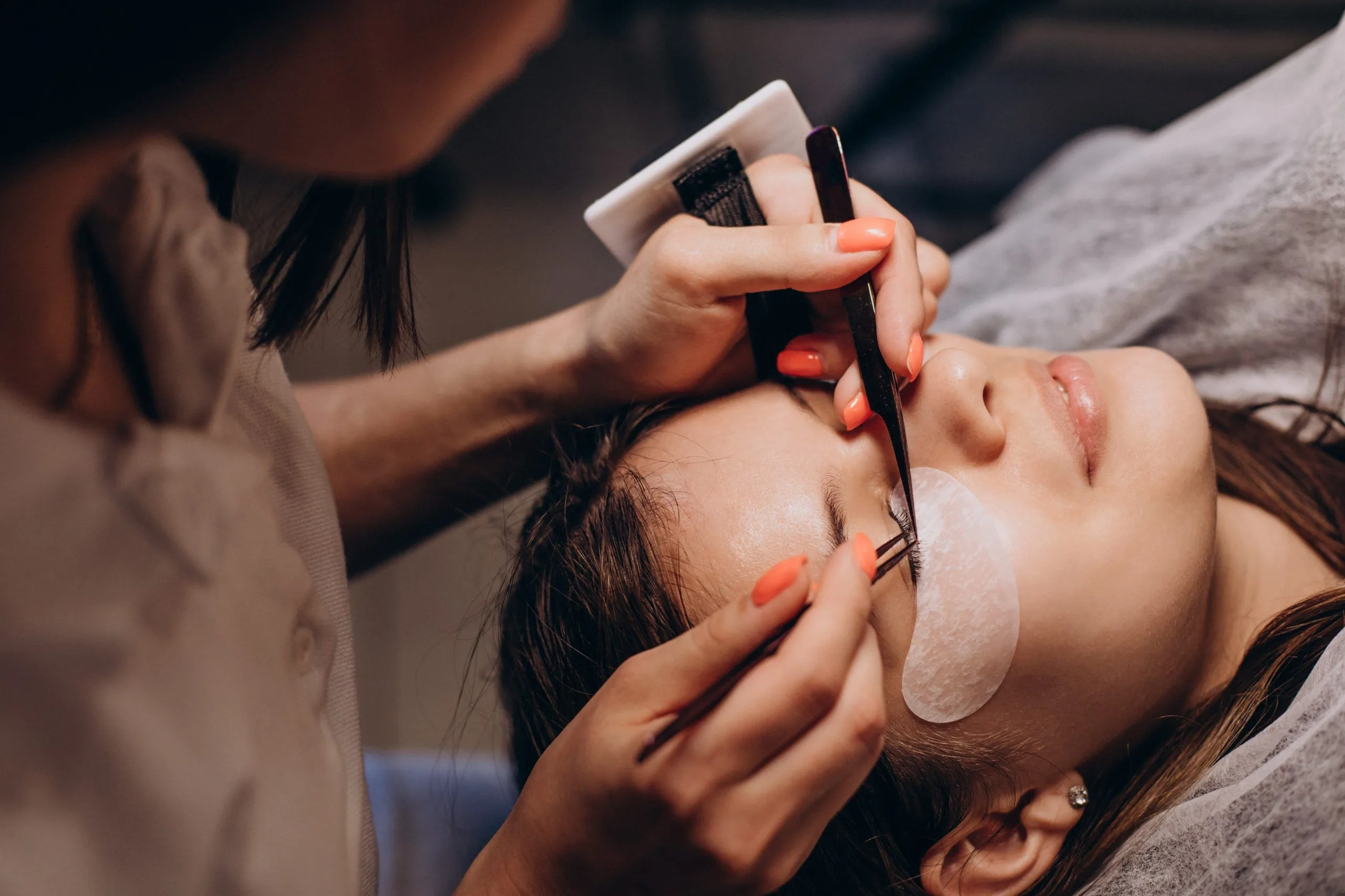 Eyelash extensions service