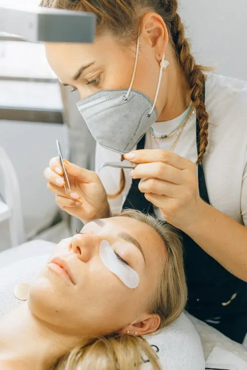 Lash artist at work